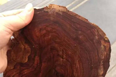 海南黃花梨有幾種顏色？